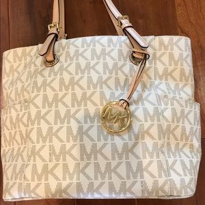 Michael Kors Vanilla Jet Set Tote